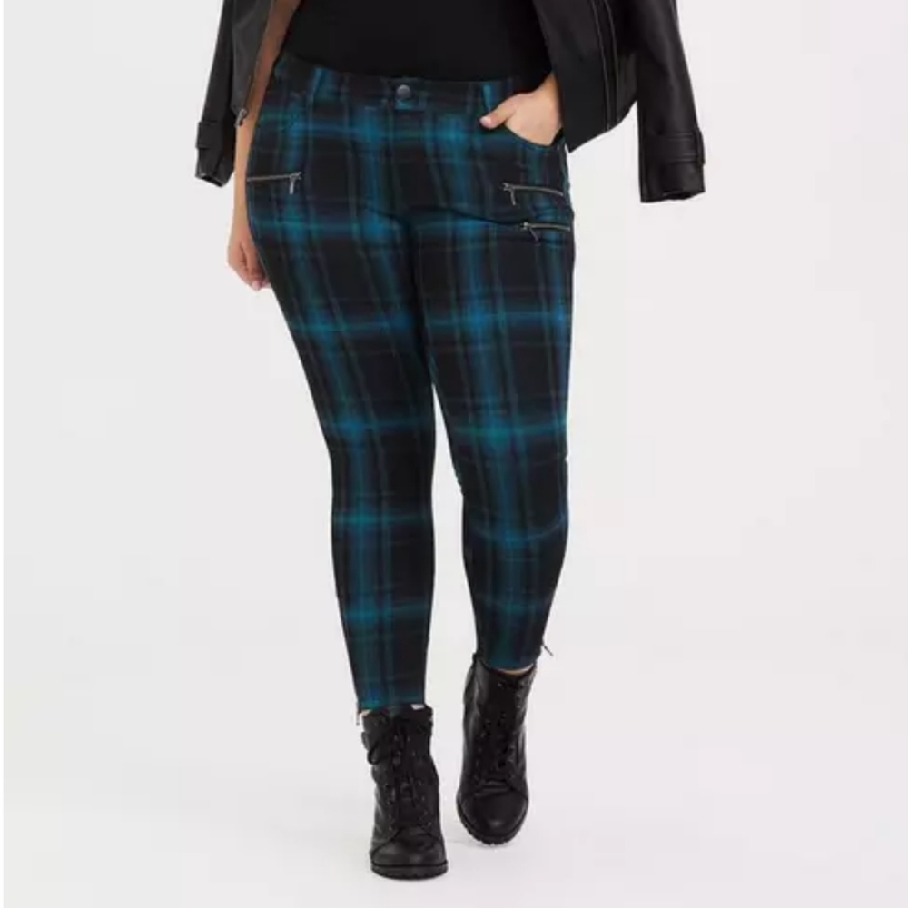 Torrid Stretchy Punk Rock Plaid Capris